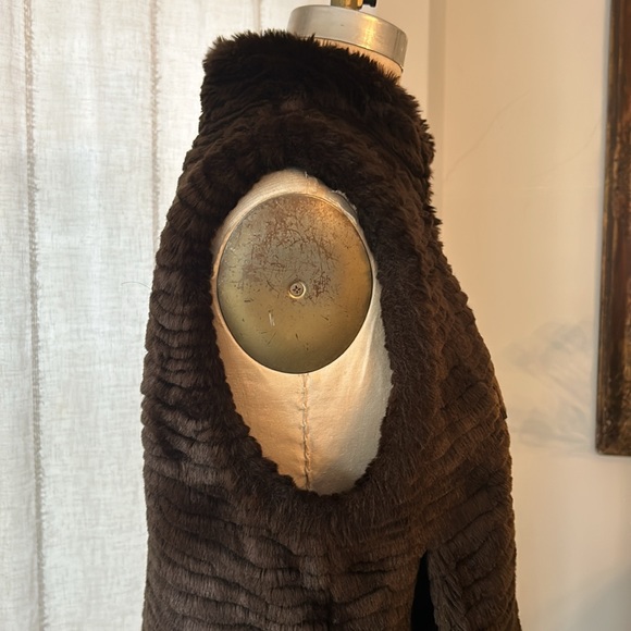 Chocolate Brown Faux Fur Vest by escio. Size Mesium. - Picture 4 of 10